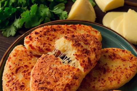 Chvishtari, corn flour tortillas with cheese, pastries, Georgian cuisine, Mchadi, homemade, top