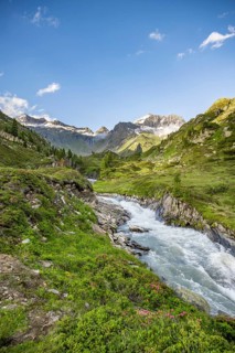 Mountain landscape with mountain stream Zemmbach, behind mountain peak Kleiner Mörcher, Berliner