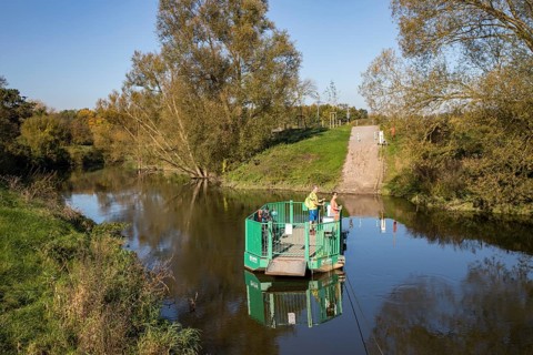 Cyclist, cycle tour, manually operated ferry across the Lippe near Halten am See, on the