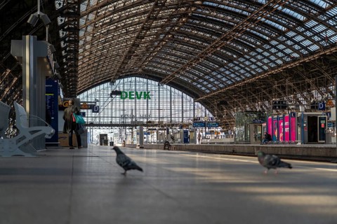 Effects of the coronavirus crisis, empty tracks at the main railway station, Cologne, Germany,