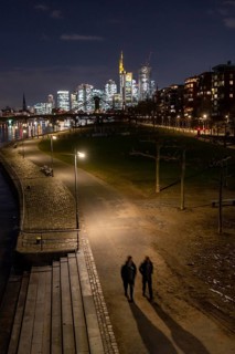 Skyline of the city centre of Frankfurt am Main, cycle and footpath, promenade, along the river