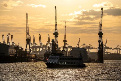 Port of Hamburg, view of the Blohm + Voss shipyard, evening, cranes of the container terminals,