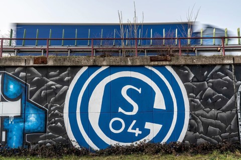 Large-format mural, graffiti, of the Schalke fan scene, below the A42 motorway,