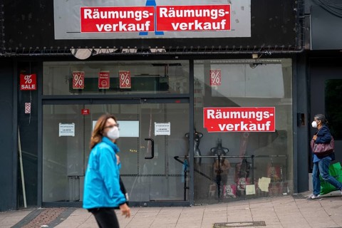 Closed retail shop in the city centre of Essen, Porschekanzel, former clothing shop, North
