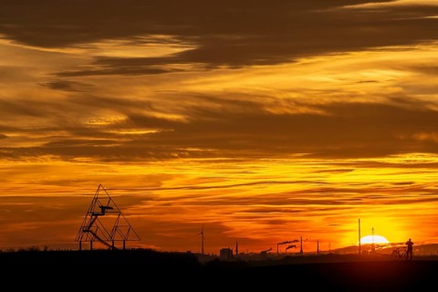 Red evening sky, sunset, view from the Mottbruch slagheap in Gladbeck, to the west, to the slagheap
