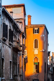 Houses of the old town in the afternoon sun, old building, city trip, holiday, travel, tourism,