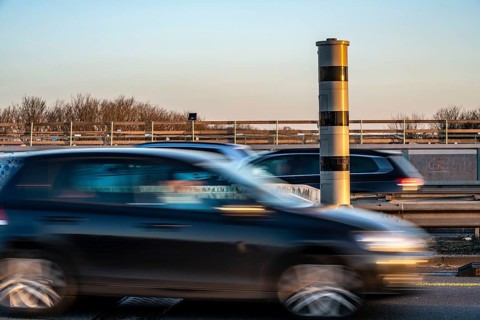 Speed camera, radar speed monitoring, on the A40 motorway, on the Neuenkamp Rhine bridge, Duisburg,