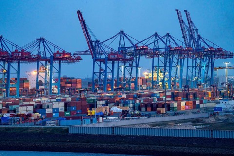 Container terminal Tollerort, container ships are loaded and unloaded, one of 4 container terminals