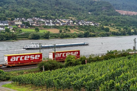 Upper Middle Rhine Valley, railway line on the right bank of the Rhine, goods train line, up to 400