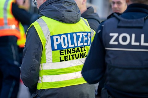 Joint inspection by customs and police, on the A3 motorway towards Cologne, at the Stindertal