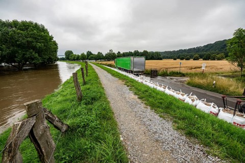 Ruhr floods near Mülheim-Menden, damage to the Ruhr dyke was sealed with large sand packs, flooded