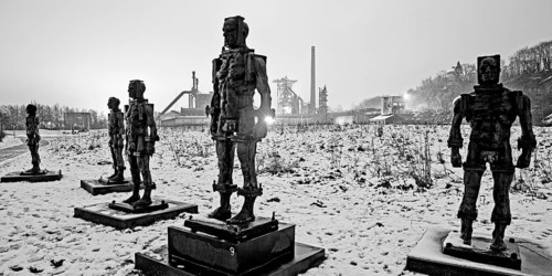 People made of iron, multi-part iron sculpture by Zbigniew Fraczkiewicz in front of the