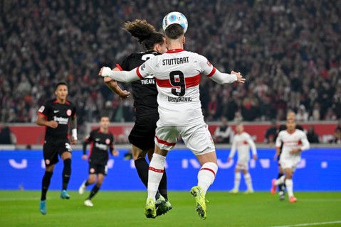 Header duel duel action Arthur Theate Eintracht Frankfurt SGE (03) against Ermedin Demirovic VfB