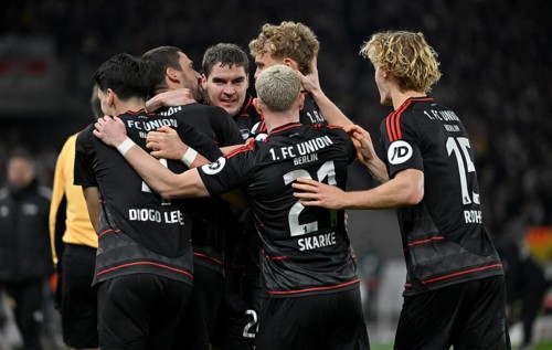 Goal celebration Robert Skov 1. FC Union Berlin FCU (24) Diogo Leite 1. FC Union Berlin FCU (04)