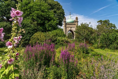 Garden and north entrance of the Royal Pavilion in the seaside resort of Brighton, England, Great