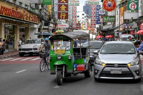 Street scene on Yaowarat Road, China Town, Chinese neighbourhood, Sampheng, Bangkok, Thailand, Asia