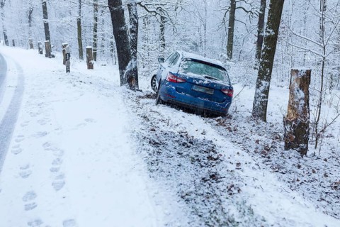 Car involved in an accident, car left the road on a bend due to snow and ice, Spitzgrund Coswig,
