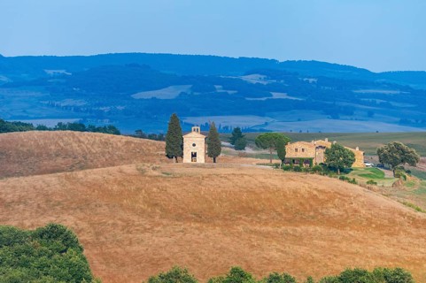 Cappella della Madonna di Vitaleta, Vitaleta chapel near Pienza at sunset in summer, Val d'Orcia,