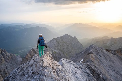 Mountaineer on the Jubiläumsgrat between Zugspitze and Alpspitze, high mountains, Wetterstein