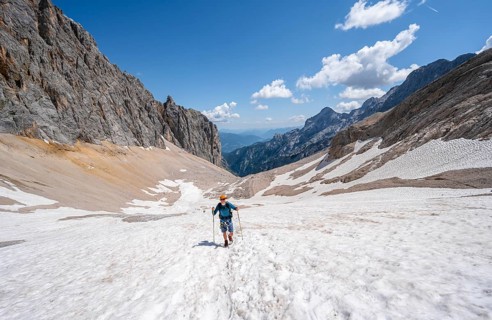 Mountaineer on a snowfield, mountain basin with glacier remnant of the Höllentalferner, Höllental,