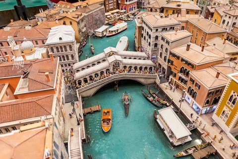 The Rialto Bridge in Venice as a representation with miniature figures