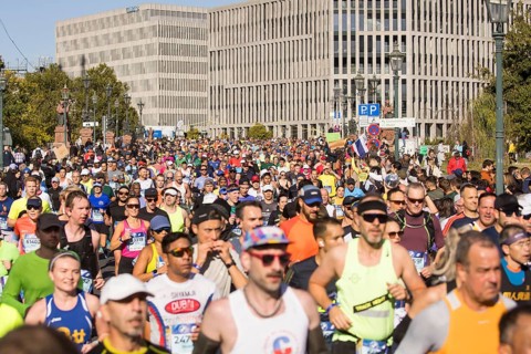 Runners cross the Moltke Bridge at the 50th BMW Berlin Marathon 2024 on 29/09/2024