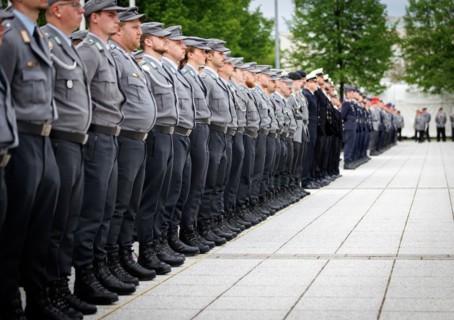Army soldiers of an honour formation of the final roll call of the Bundeswehr missions MINUSMA and