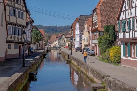 Historic houses on the Faubourg du Bitche, which runs along both sides of the Lauter Canal,