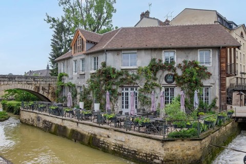 Restaurant Le Local on the Canal des tanneurs, tanners' canal, tanners' quarter, historic centre of