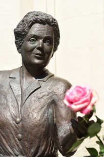 Europe, Germany, Northern Germany, Ohnsorgtheater, popular actress, life-size bronze statue of
