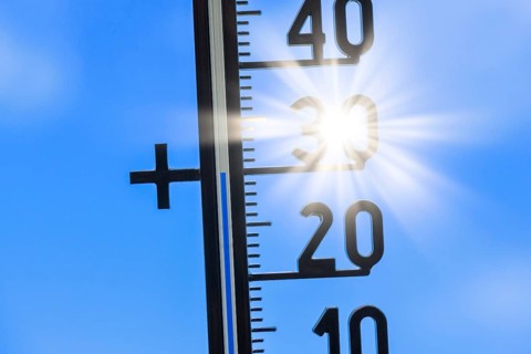 Symbolic image, heatwave, global warming, thermometer, sun, heatwave, 30 degrees Celsius,