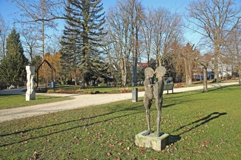 Sculpture Maskenpaar I by Karl Ulrich Nuss 2019, bronze sculpture, modern art, couple, pair, male,