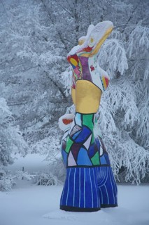 Sculpture Le poète et sa muse - The Poet and his Muse by Niki de Saint Phalle, Nana, colourful,