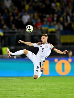 Joshua Kimmich GER (06) acrobatically on the ball, Max Morlock Stadium, Nuremberg, Bavaria,