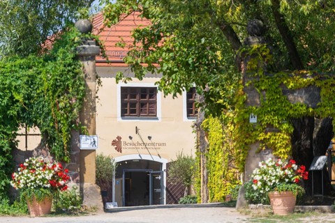 The idyllic, listed Hoflößnitz is a jewel of Saxony's wine-growing landscape and the first and only