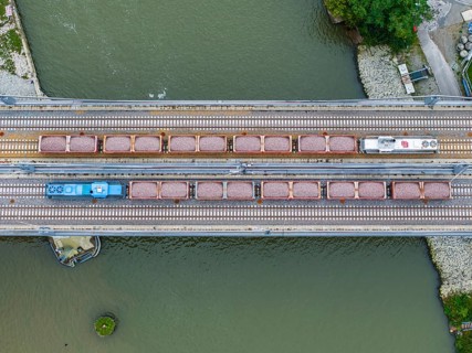 Load test on the Neckar Bridge, aerial view. Due to the unusual design, dimensional checks are