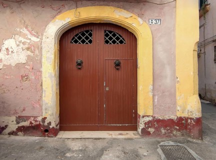 House facade with entrance gate, Gallipoli, Salento, Apulia, Italy, Europe