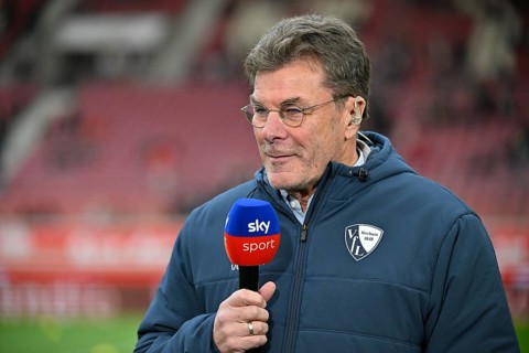 Coach Dieter Hecking VfL Bochum BOC, portrait, interview, microphone, mike, logo, SKY, smiles,