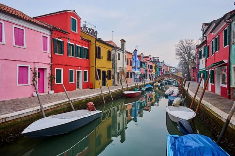 Colorful houses beside the waterway in between 'Riva dei Santi' and 'Fondamenta di Terranova' with