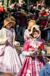 Girls with flowers, parade of historically costumed guildsmen, Sechseläuten or Sächsilüüte, Zurich