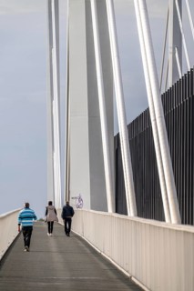 Cycle and footpath of the Neuenkamp motorway bridge, A40 motorway, new bridge over the Rhine, near