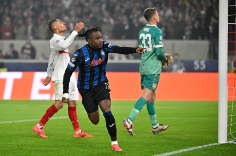 Goal celebration Ademola Lookman Atalanta BC Bergamo (11) Enzo Millot VfB Stuttgart (08) Goalkeeper