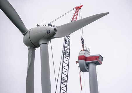 Erection of a wind turbine, wind energy plant, assembly of the ring generator, with a crawler
