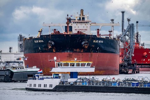 Large tanker for crude oil, Blü Nova, being unloaded, barge, in the petroleum harbour, seaport of