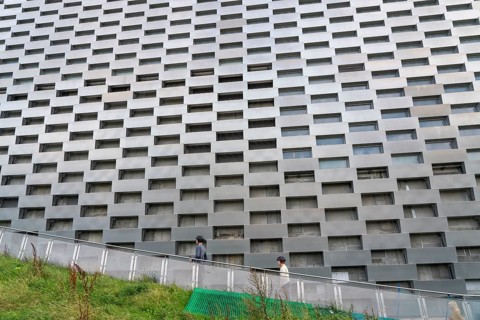 CopenHill, waste incineration plant and artificial ski slope, skiing with a view of the ski lift,