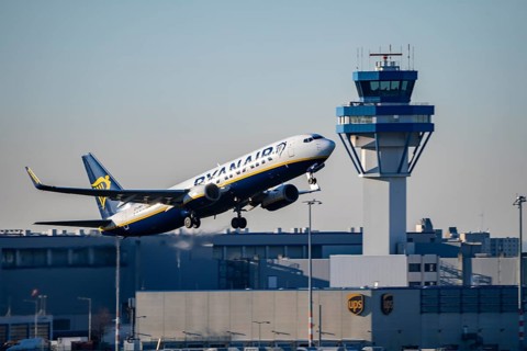 Ryanair Boeing 737, on take-off at Cologne-Bonn Airport, North Rhine-Westphalia, Germany, Europe