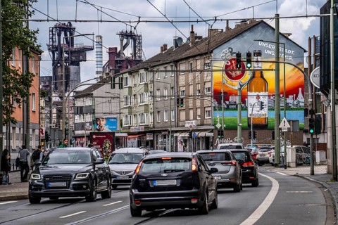 Friedrich-Ebert-Straße in Duisburg-Beeck, near the König brewery, view to the north of the