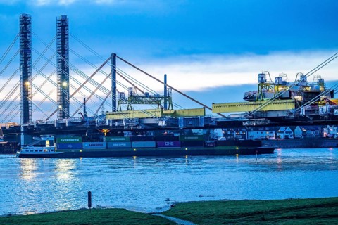 New construction of the Neuenkamp motorway bridge on the A40, over the Rhine near Duisburg, shortly