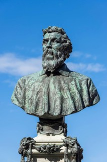 Benvenuto Cellini bust on the Ponte Vecchio, monument, sculpture, culture, Florence, Italy, Europe