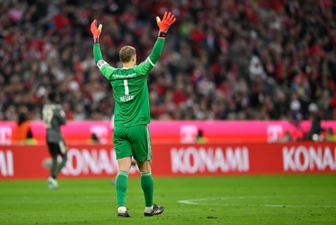 Goalkeeper Manuel Neuer FC Bayern Munich FCB (01) from behind, gesture, gesture, Allianz Arena,